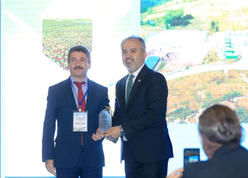 ’Atıklarımız Çiçeğe Dönüşüyor Projesi’ne ödül
