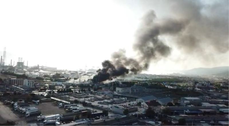 Kocaeli’de petrol firmasında çıkan yangına müdahale sürüyor
