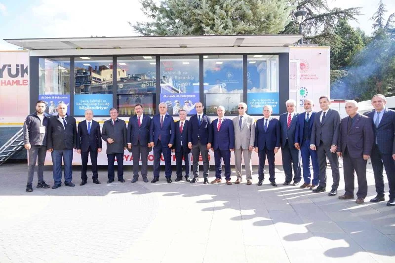 TOKİ’nin tanıtım tırı Kastamonu’da: Sanal gerçeklik gözlüğüyle Türkiye’nin en büyük sosyal konut projesini incelediler
