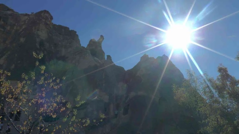 Peribacaları arasında güneş tutulmasını izlediler
