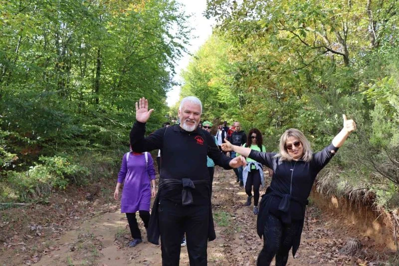 Doğanın tadını yürüyüş ile çıkardılar
