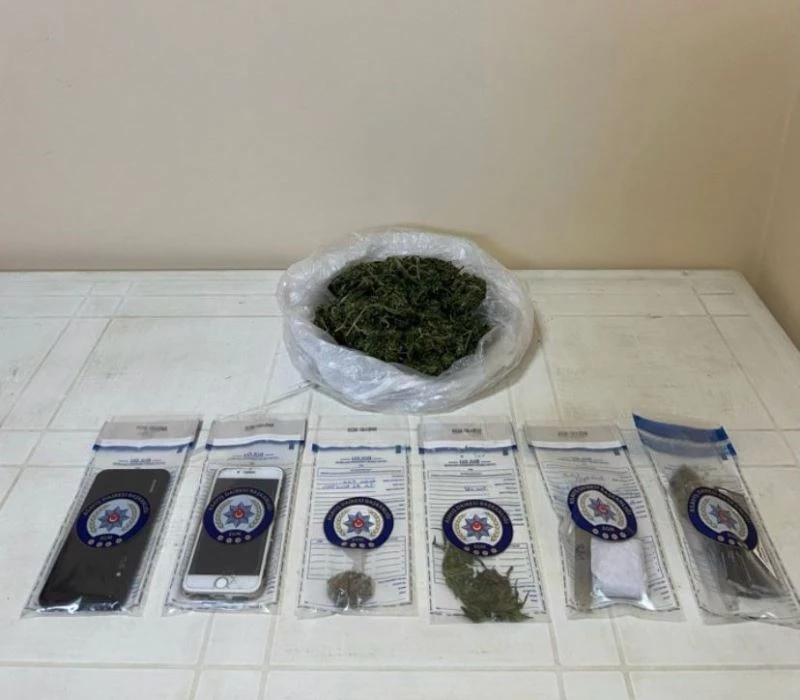 Şüpheli araç durduruldu: 180 gram esrar ele geçirildi
