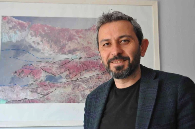 Yüksek Jeoloji Mühendisi Kendir’den rahatlatan açıklama: “Gökyüzündeki olaylar depremleri doğrudan etkileyebilecek etkenlerden değildir”
