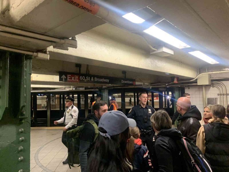 ABD’de kıyafeti metronun kapısına sıkışan genç öldü
