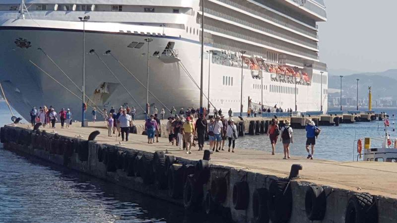 ‘Marina’ ile 976 turist Alanya’ya geldi
