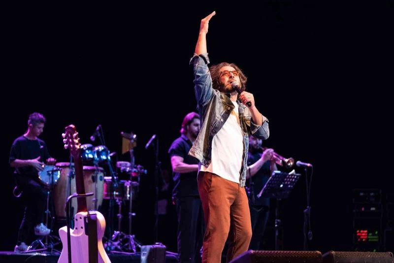 Şarkıcı Fettah Can Hatay’da sahne aldı