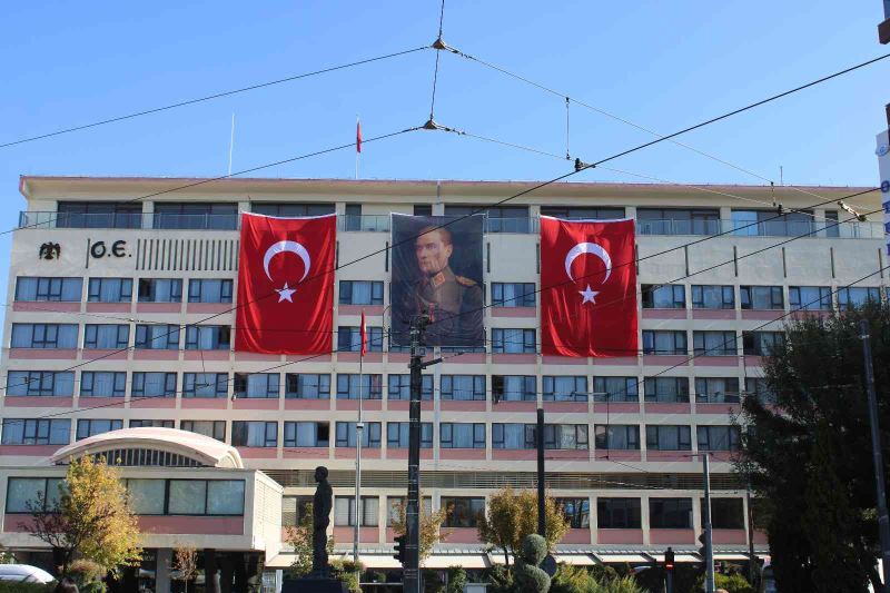 Eskişehir sokakları Türk bayrakları ve flamalarıyla Cumhuriyet Bayramı’nı kutlamaya başladı
