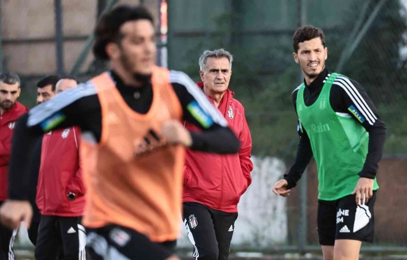 Beşiktaş yeni hocası Şenol Güneş yönetiminde çalıştı
