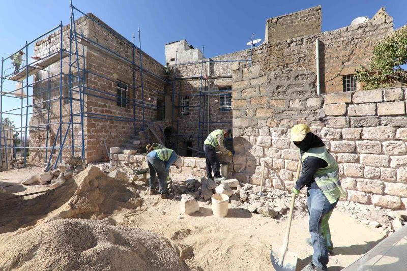 Midyat’ın tarihi mekanları yeniden hayat buluyor
