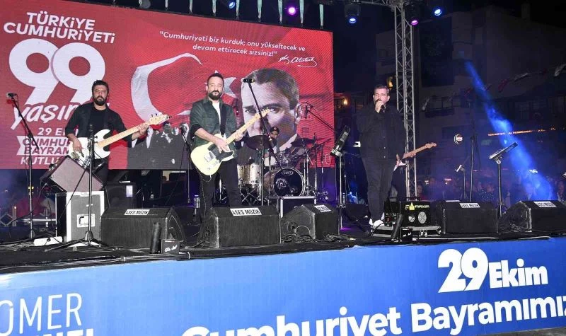 Kuşadalılar Gece Yolcuları konseriyle coştu
