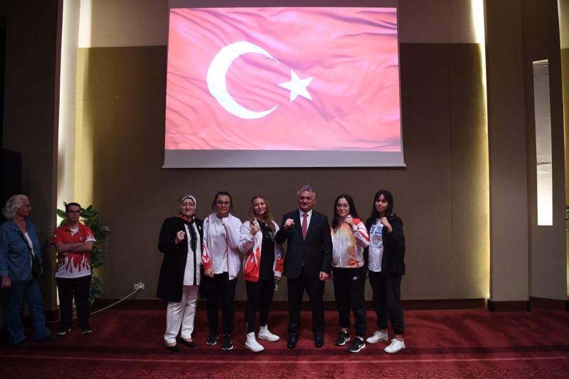 Vali Yazıcı: “Türkiye, gönül coğrafyasındaki insanlar için de güçlü olmalı”
