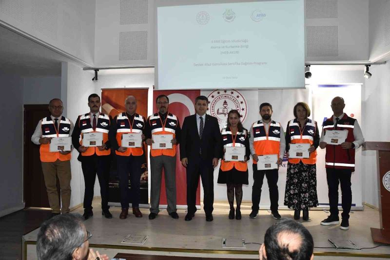 AFAD gönüllüsü eğitimciler sertifikalarını aldı
