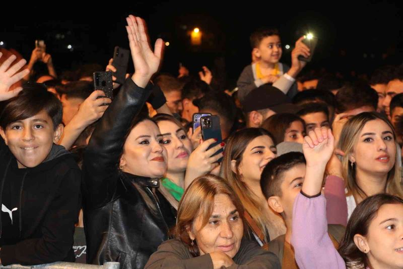 Cizre’de 100 bin kişi müzik festivalinde buluştu
