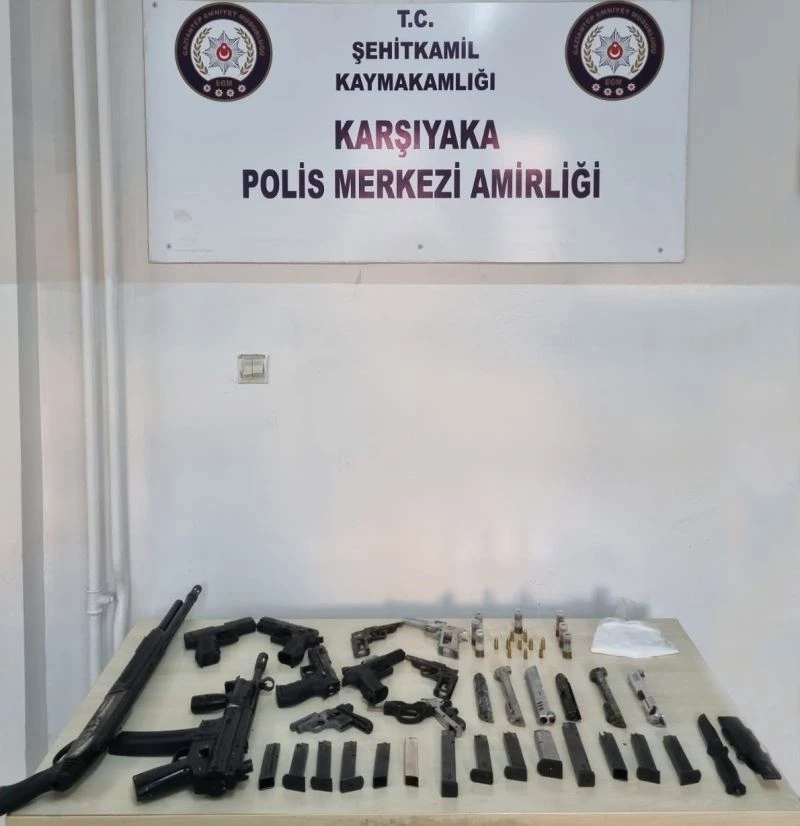Sosyal medyadan silah ve kesici alet teşhir eden şüpheli yakalandı
