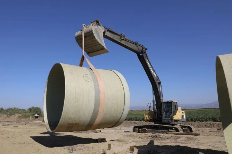 Koçarlı’da dev borular yer altına indi
