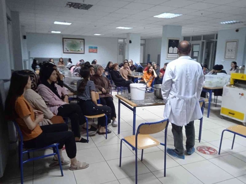Lise öğrencilerine peynir yapımı uygulamalı anlatıldı
