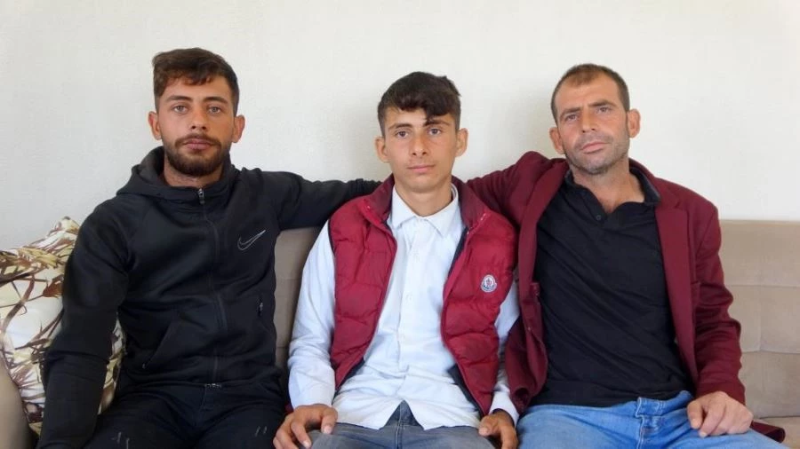 Hastaneye çamurlu ayakkabılarını çıkartıp giren baba ve oğlu o anları anlattı