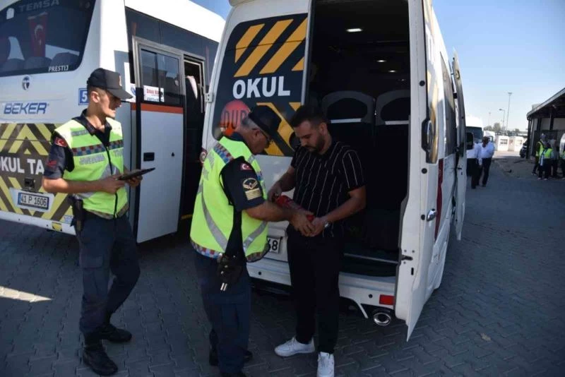 Kartepe’de öğrenci servisleri denetleniyor
