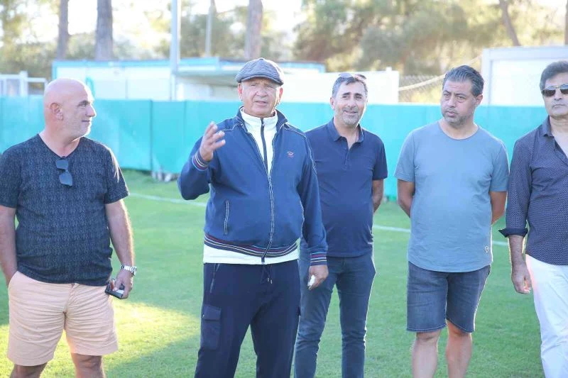 Bodrumspor Onursal Başkanı Fikret Öztürk: “Takımdan son derece memnunuz”
