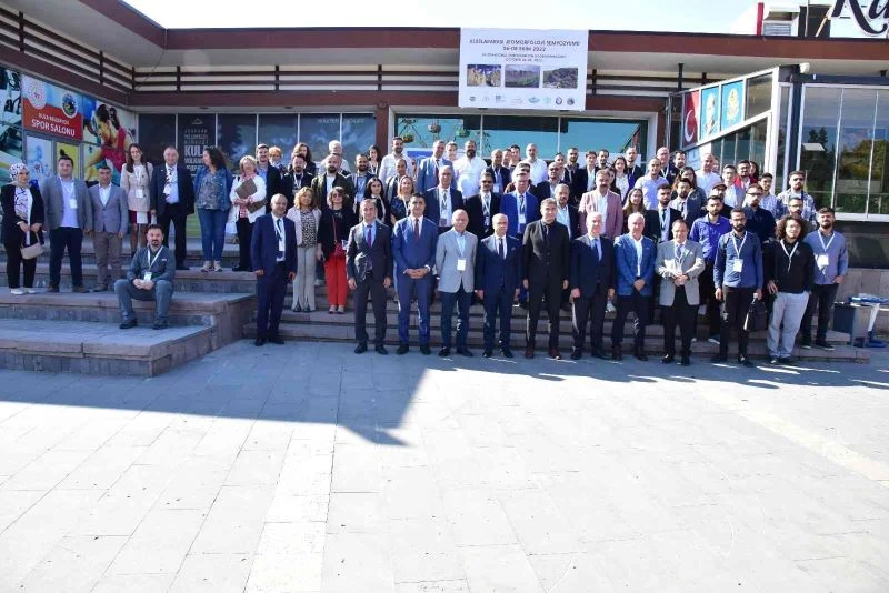 ‘Gelecek için Jeoparklar’ Sempozyumu Kula’da başladı
