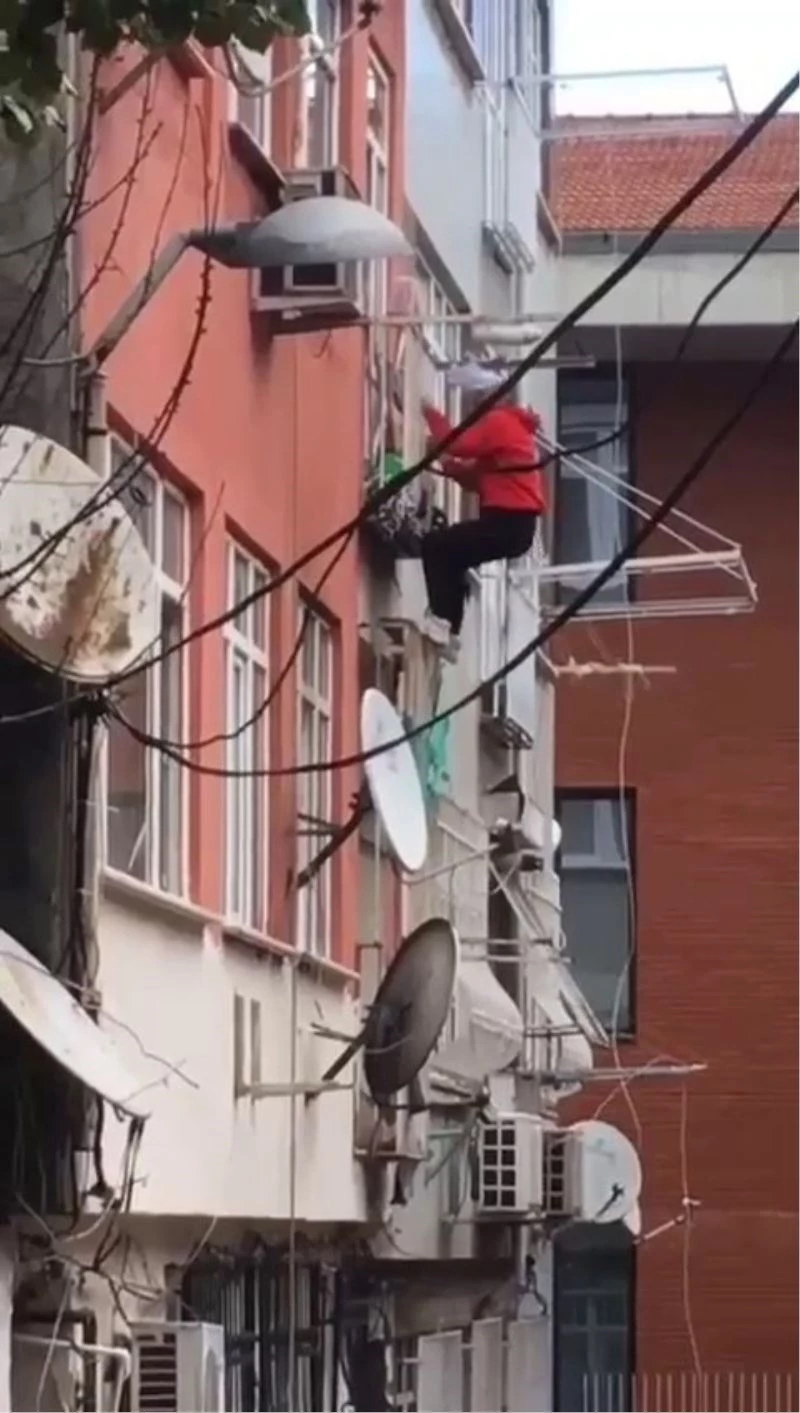 Fatih’te binaya ’Örümcek Adam’ gibi tırmanan şüpheli kamerada
