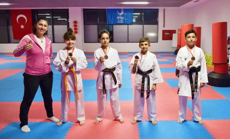 Aliağalı karateciler şampiyonadan 4 madalya ile döndü
