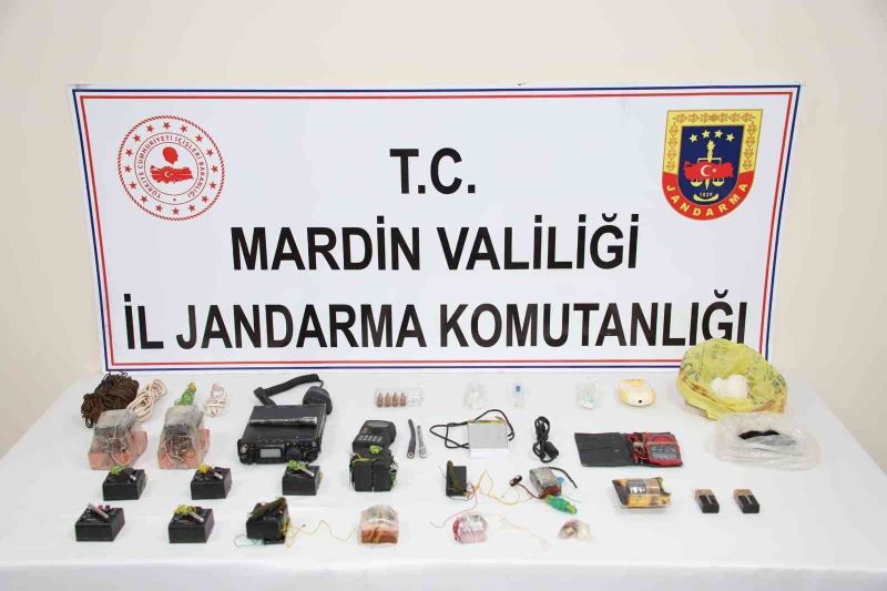 Mardin’de terör operasyonunda patlayıcı düzeneği ve malzemeler ele geçirildi
