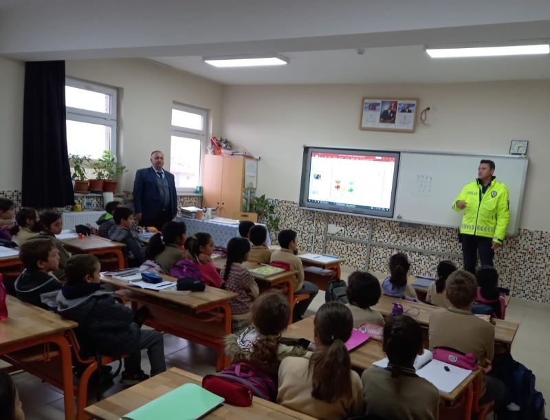 Bolvadin’de öğrencilere trafik eğitimi verildi
