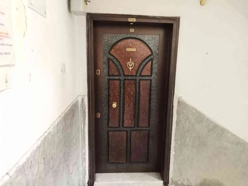 Eşini ve çocuğunu öldüren saldırgan yakalanacağını anlayınca intihar etti
