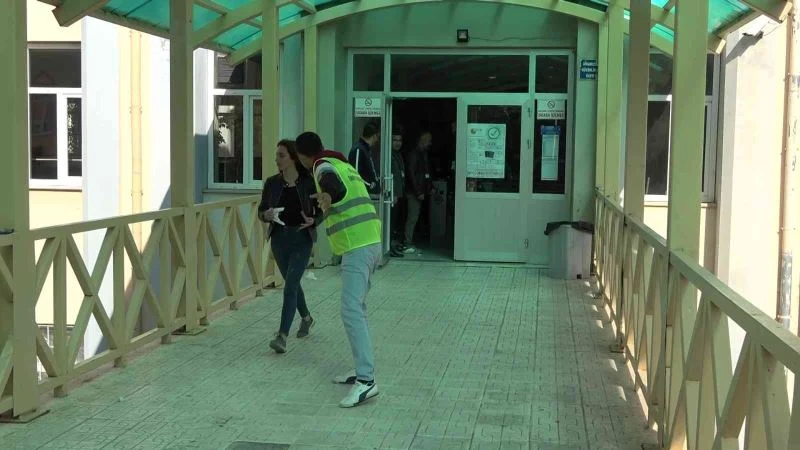 Blokları karıştırdı, geç kalınca sınav giriş belgesini buruşturup attı
