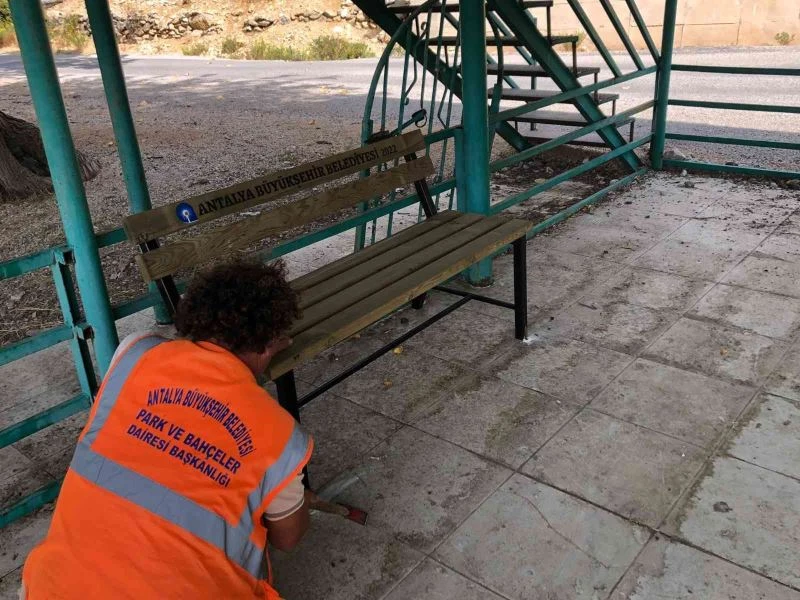 Büyükşehir’den bank ve piknik masası desteği
