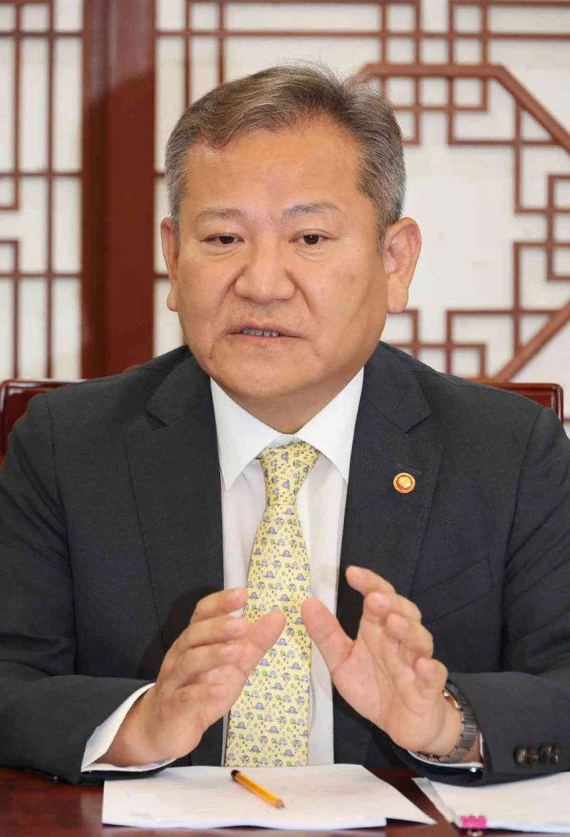 Güney Kore İçişleri Bakanı Sang-min, Cadılar Bayramı kutlamalarında yaşananlar için özür diledi
