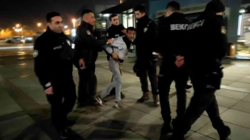 Polise mukavemet gösteren şahıs; 