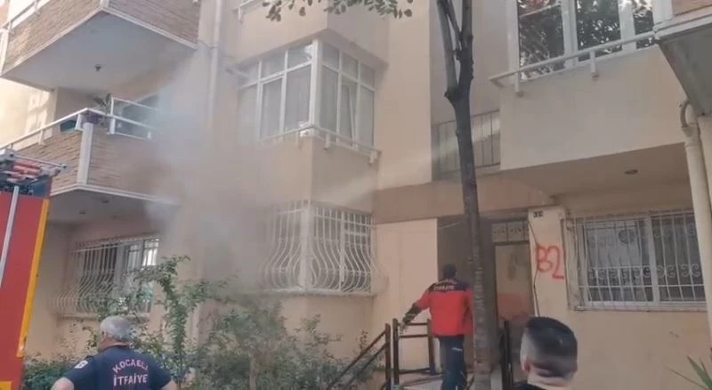 Elektrik tesisatındaki arıza mutfağı yaktı
