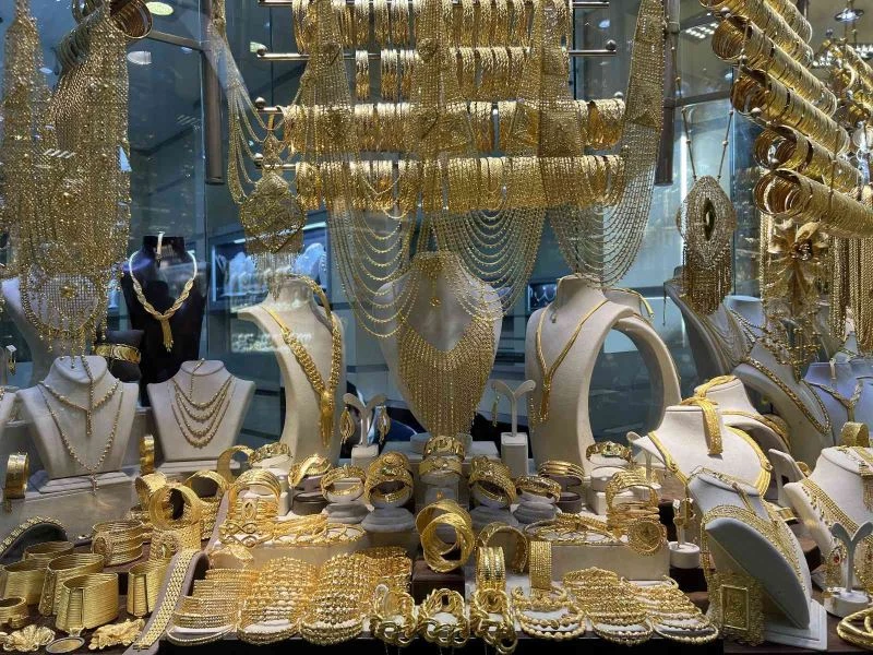 FED faiz politikasında gevşeme beklentisi ons altını yükseltti
