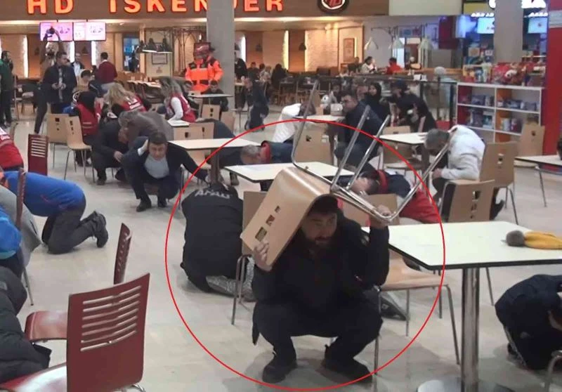 “Çök kapan tutun”u yanlış anladı, yaptığını kendi bile anlamlandıramadı
