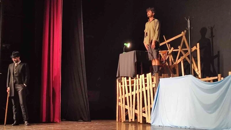 Gölcük’te tiyatroya yoğun ilgi
