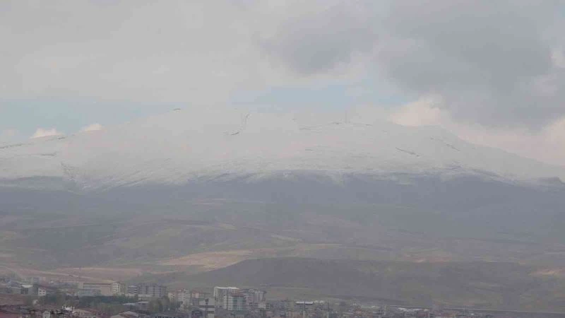 Nemrut Kalderası beyaza büründü
