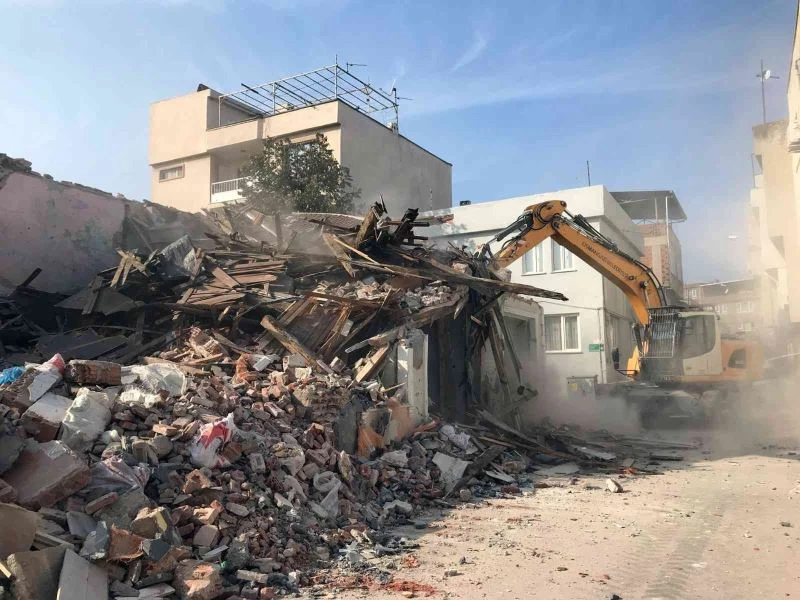 Metruk binalar huzur ortamı için yıkılıyor
