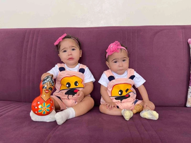 Tek yumurta ikizlerine, anne karnında hayati dokunuş
