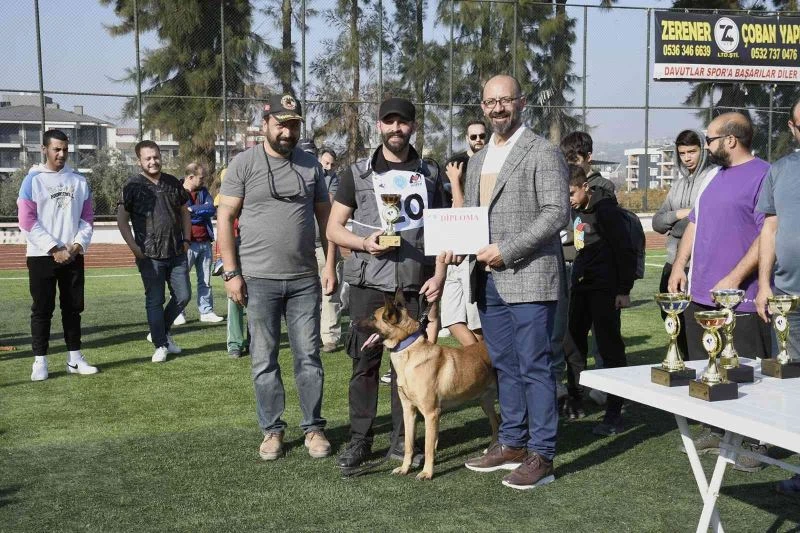 Kuşadası geleceğin arama kurtarma köpeklerini ağırladı
