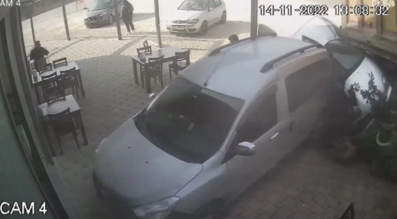 Bursa’da freni boşalan hafriyat kamyonu dehşet saçtı, o anlar kameralarda
