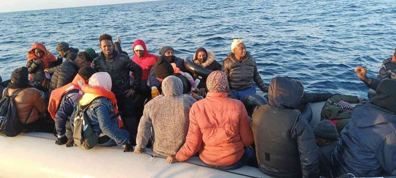 Ege Denizi’nde 63 göçmen yakalandı, 33 göçmen kurtarıldı
