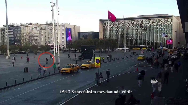 İstanbul’un Beyoğlu ilçesinde pazar günü bölücü terör örgütü PKK/YPG tarafından yapılan saldırıda eylemi gerçekleştirilen teröristin Taksim’deki görüntüleri ortaya çıktı.
