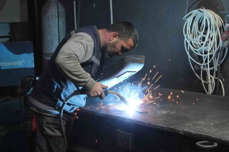  Yazılım ve mekanik donanım üreterek ihracat yapıyor
