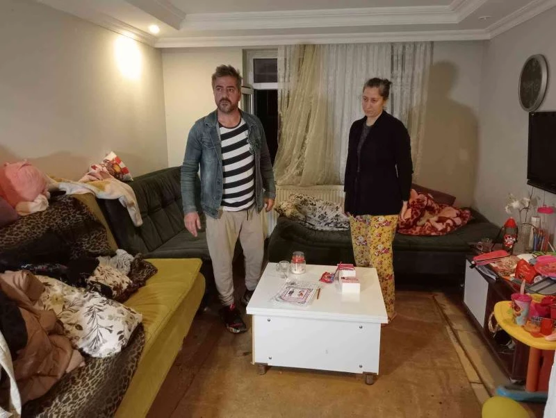 Sarıyer’de inşaattan taşan su ve çamur bir eve doldu
