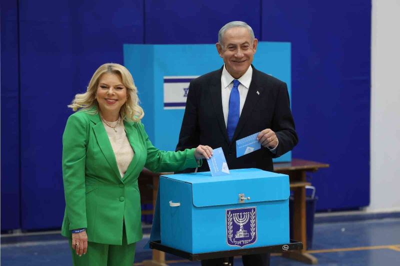 İsrail’de eski Başbakan Netanyahu’nun sağ bloğu seçimi önde götürüyor
