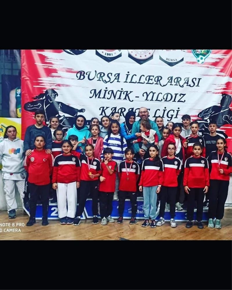 Minik bedenler karate şampiyonasında ter döktü
