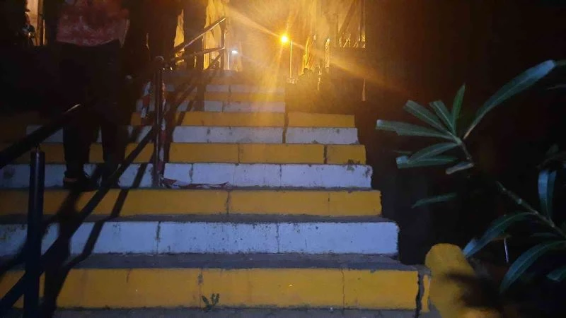 Şişli’de inşaat alanının üstündeki yol çöktü: Vatandaşlar korku ile sokağa döküldü
