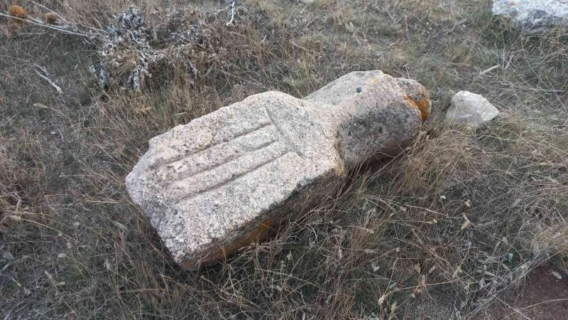  Selçuklu ve Osmanlı döneminden kalma mezarlara köylüler sahip çıktı
